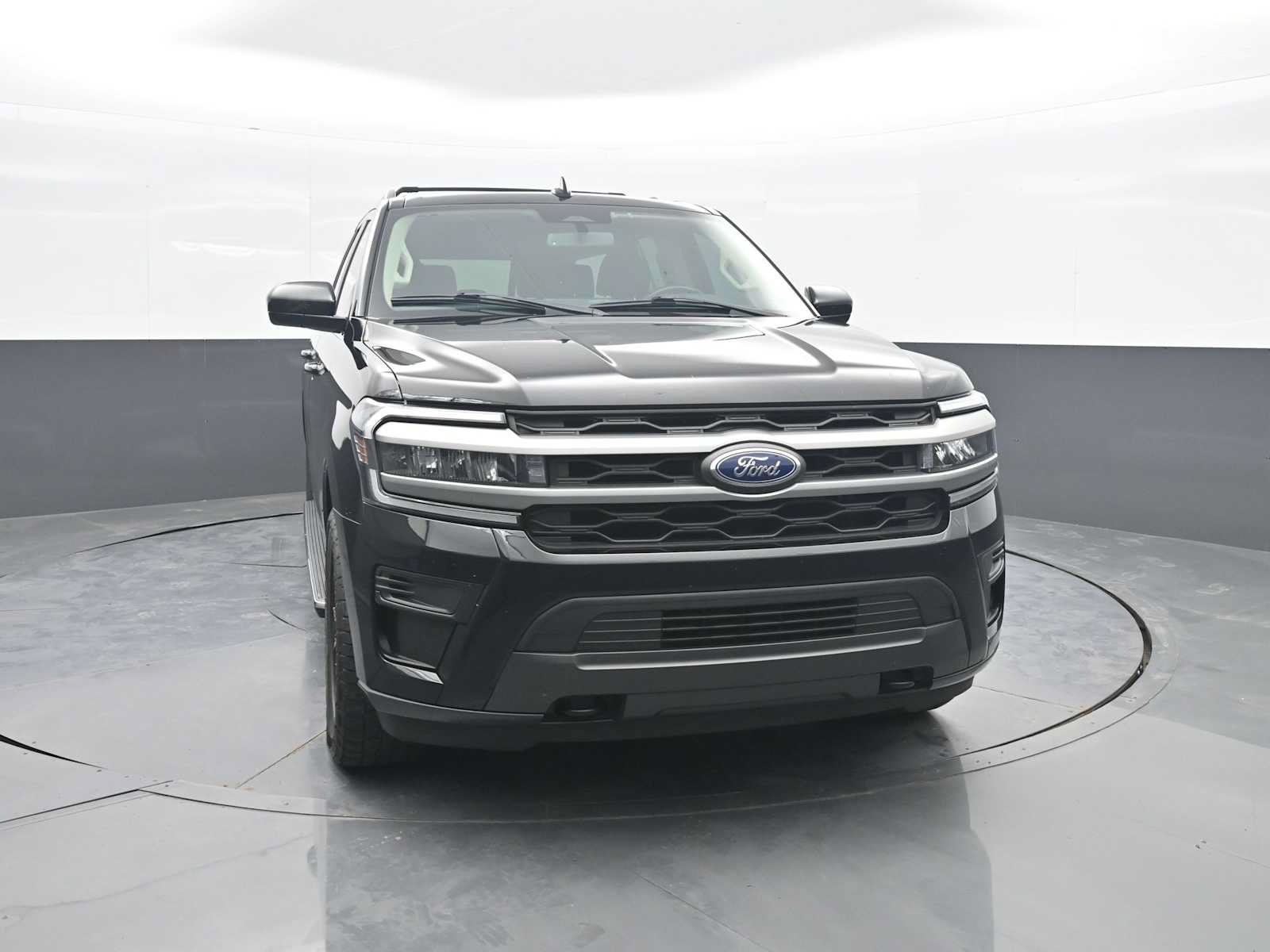 Used 2023 Ford Expedition Max XLT AWD/4WD image 2