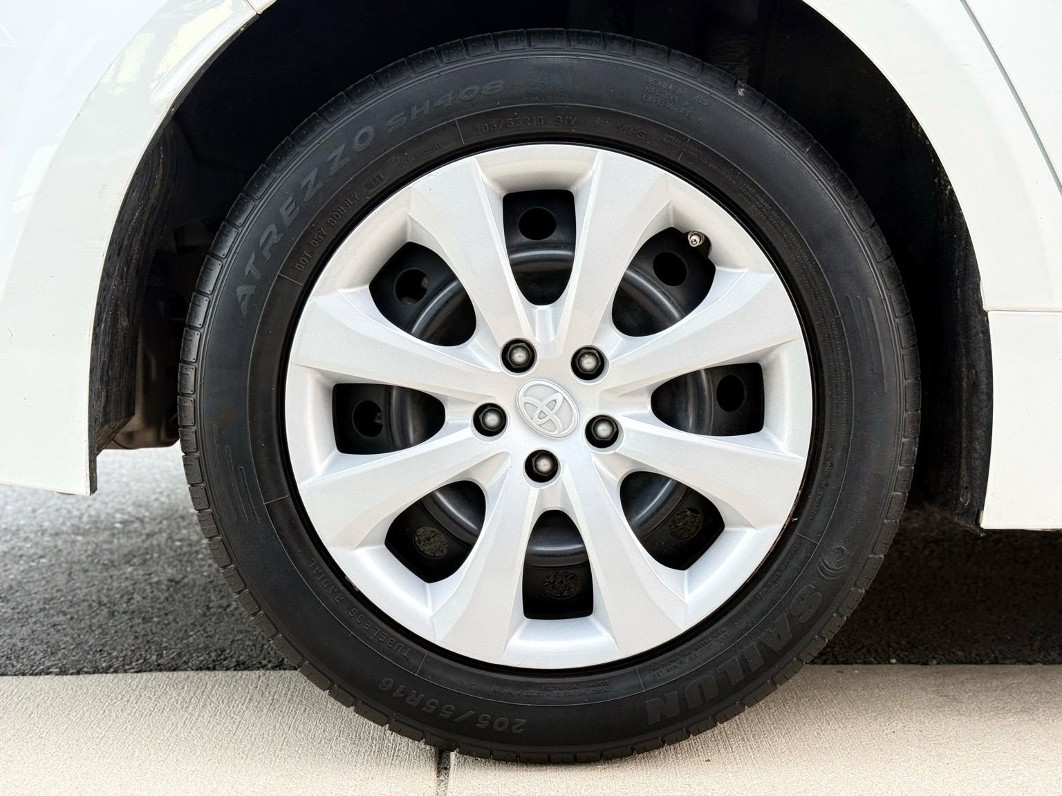 Used 2021 Toyota Corolla LE image 12