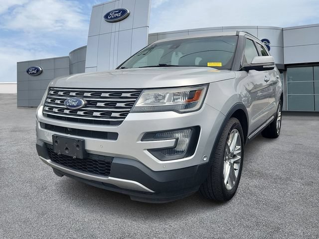 Used 2016 Ford Explorer Limited w/ Equipment Group 301A AWD/4WD image 3