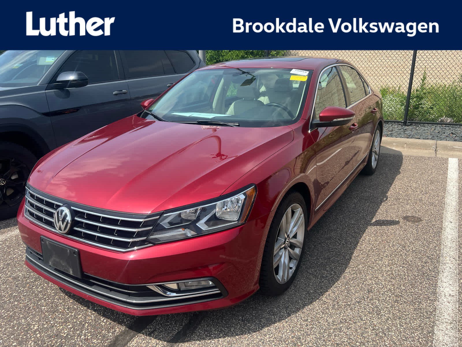 Used 2016 Volkswagen Passat 1.8T FWD image 1