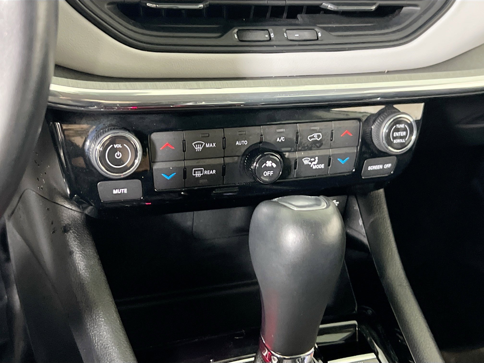 Used 2022 Jeep Compass Limited image 15