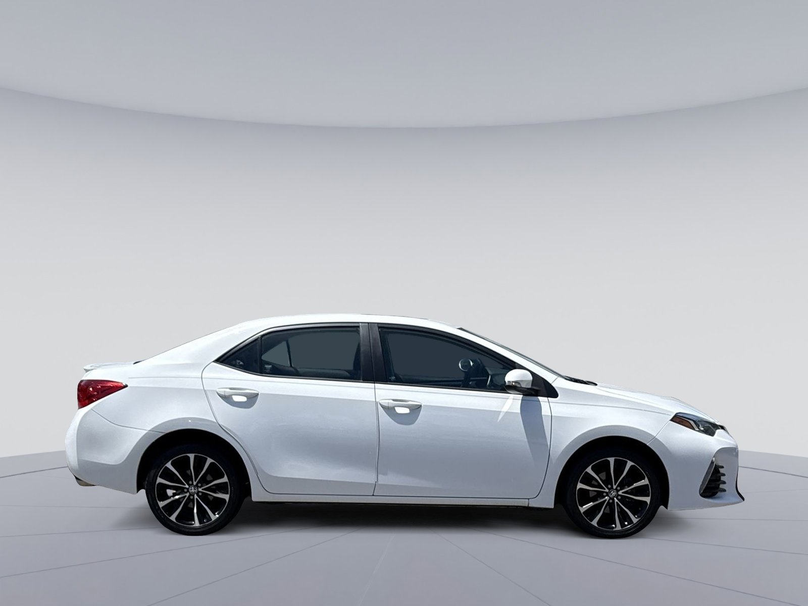Used 2017 Toyota Corolla SE w/ SE Premium Package FWD image 9