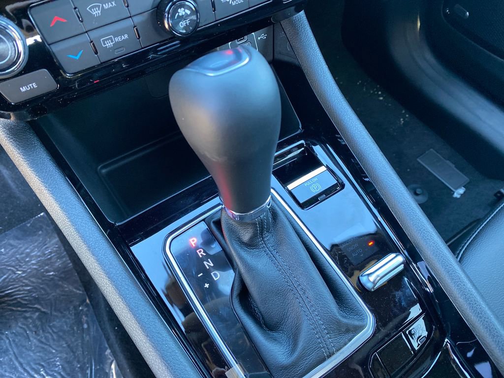 New 2026 Jeep Compass Latitude w/ Sun and Sound Group image 21