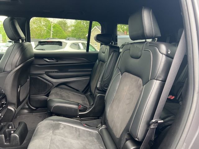 Used 2024 Jeep Grand Cherokee L Altitude AWD/4WD image 19