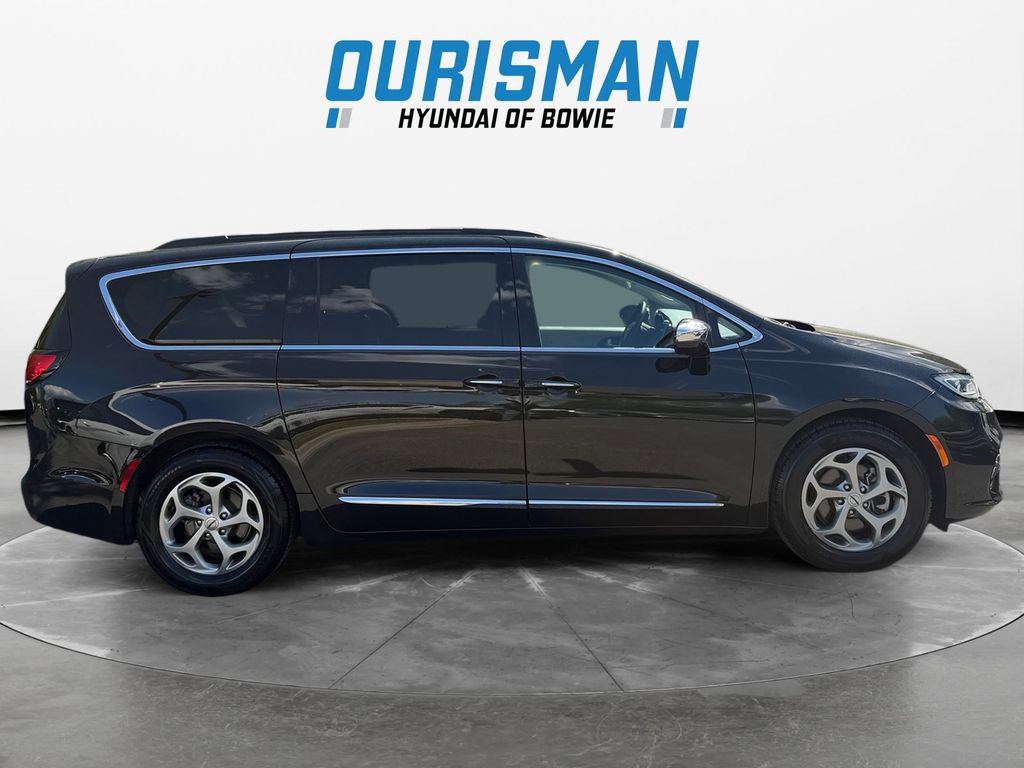 Used 2023 Chrysler Pacifica Limited FWD image 7