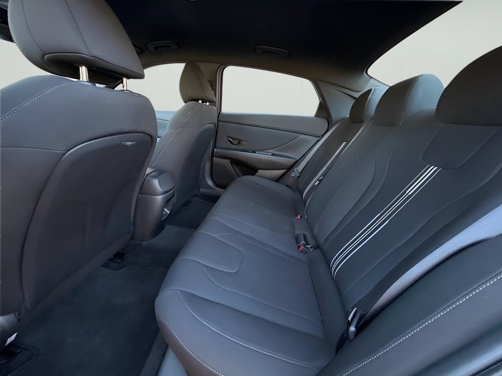 Used 2025 Hyundai Elantra Blue image 17