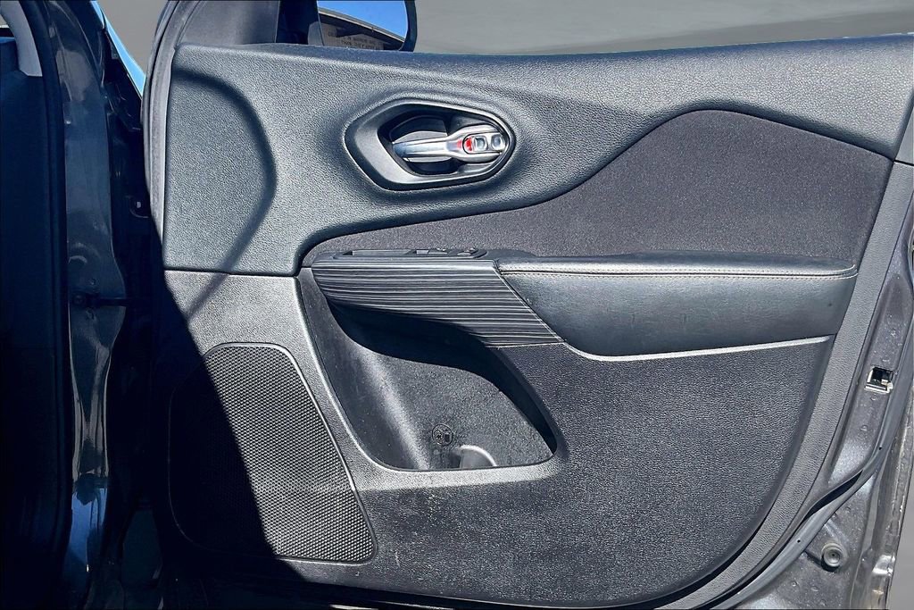 Used 2015 Jeep Cherokee Latitude w/ Comfort/Convenience Group image 27