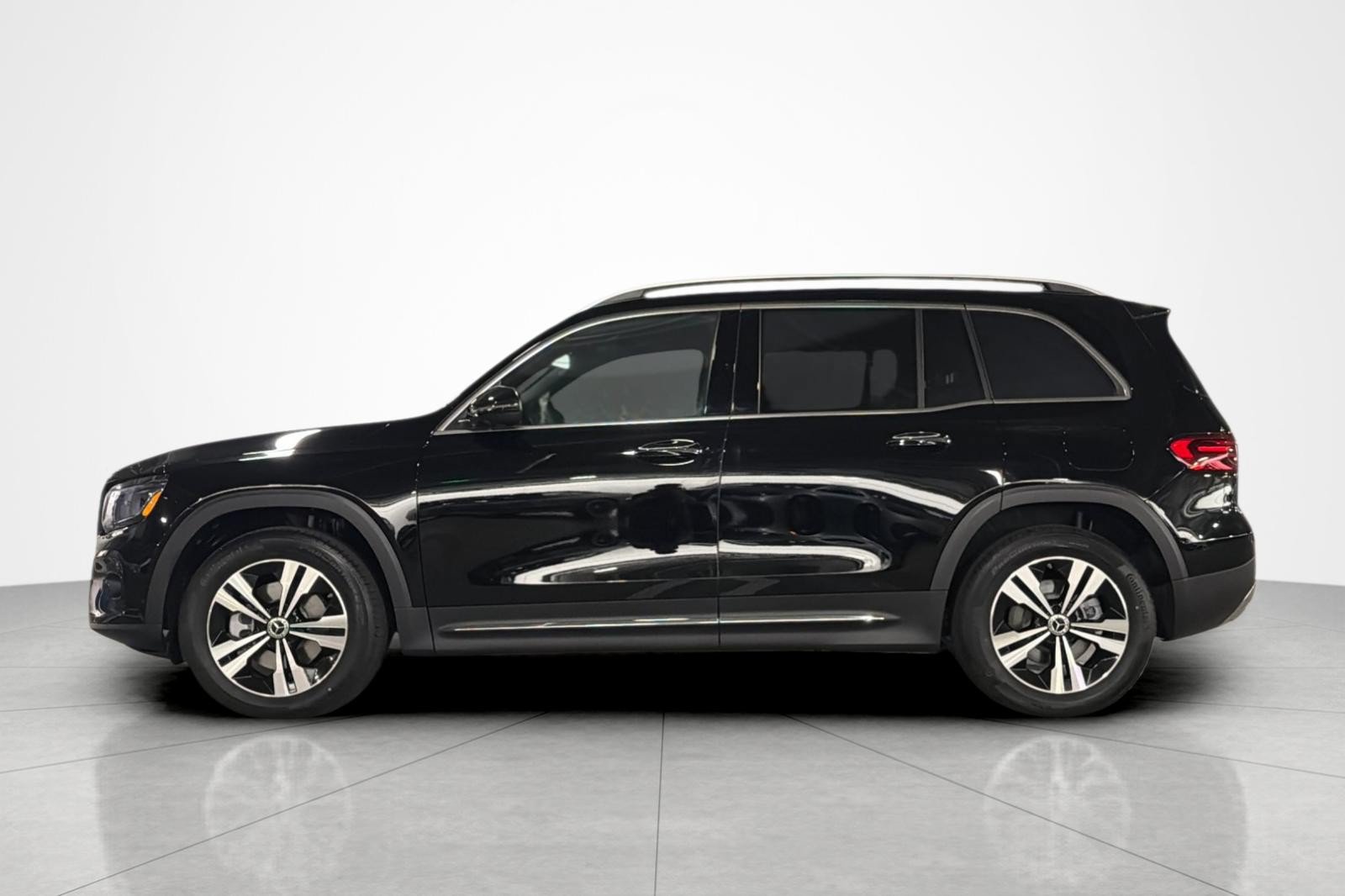New 2026 Mercedes-Benz GLB 250 image 2