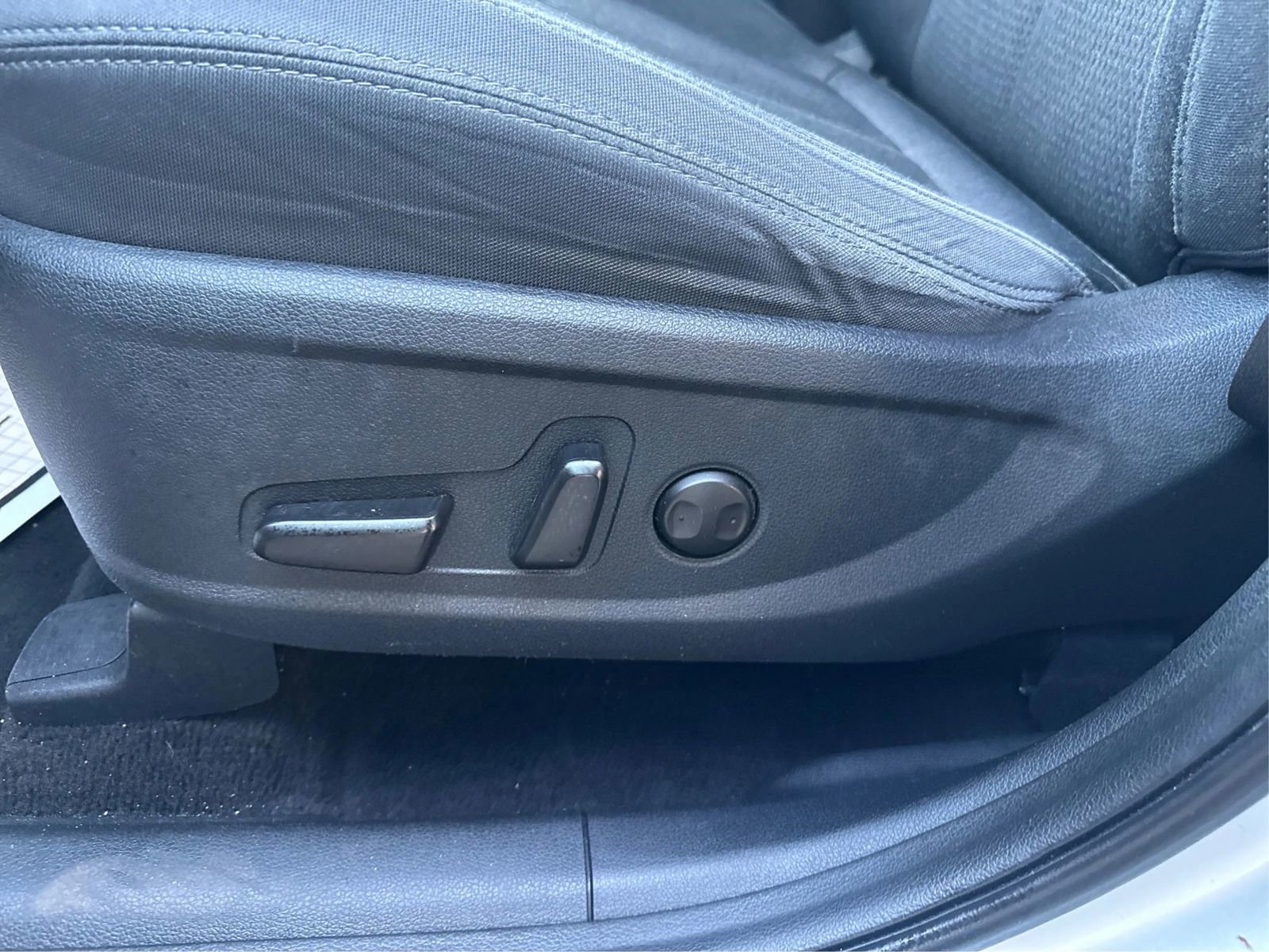 Used 2019 Hyundai Santa Fe SEL AWD/4WD image 17