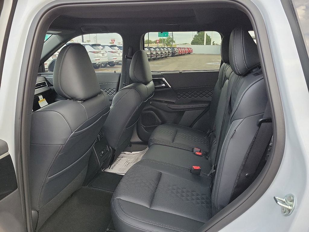 New 2025 Mitsubishi Outlander SEL Black Edition image 7