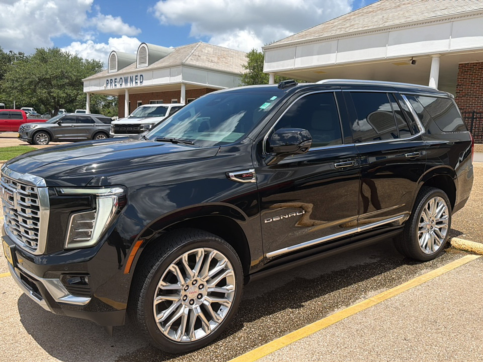 Used 2026 GMC Yukon Denali w/ Sun & Power Step Package AWD/4WD image 22