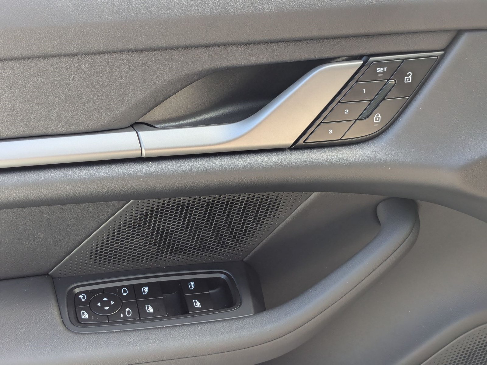 New 2025 Porsche Taycan 4S AWD/4WD image 22