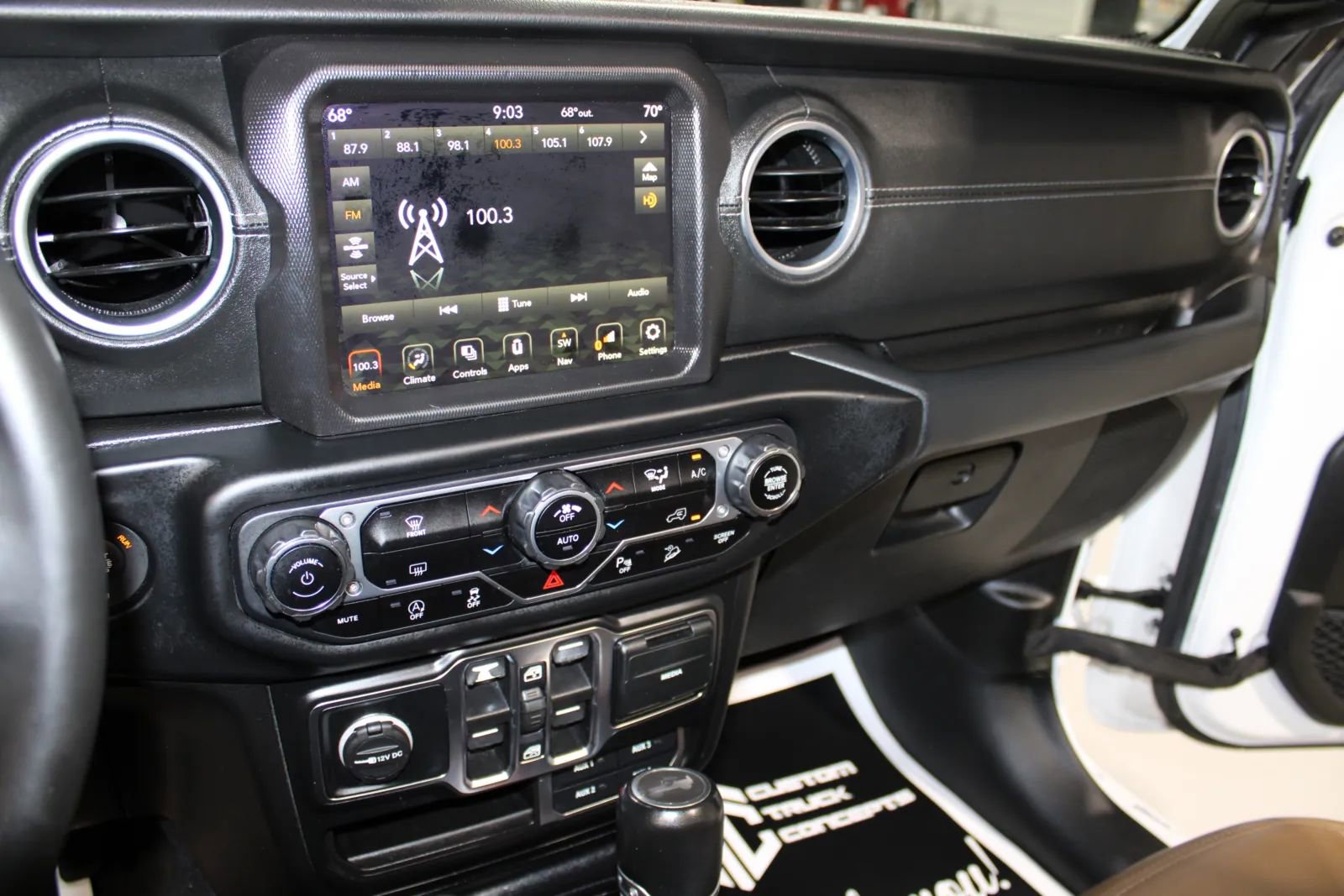 Used 2021 Jeep Wrangler Unlimited Sahara image 30