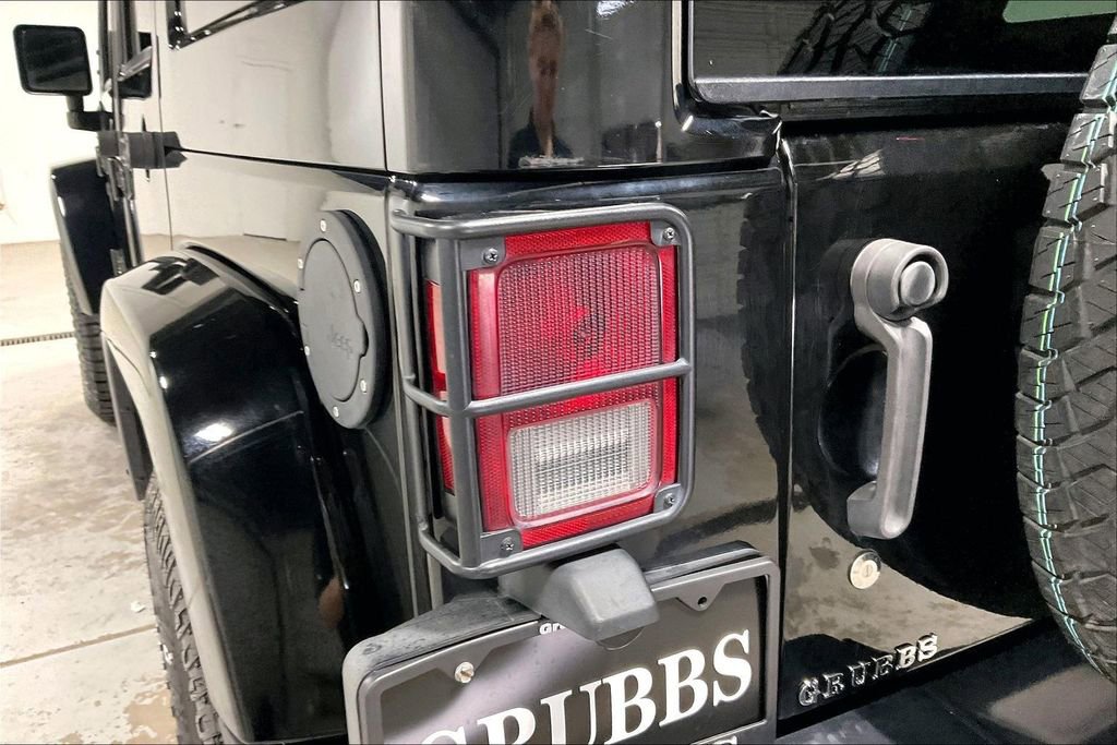 Used 2017 Jeep Wrangler Unlimited Rubicon image 38