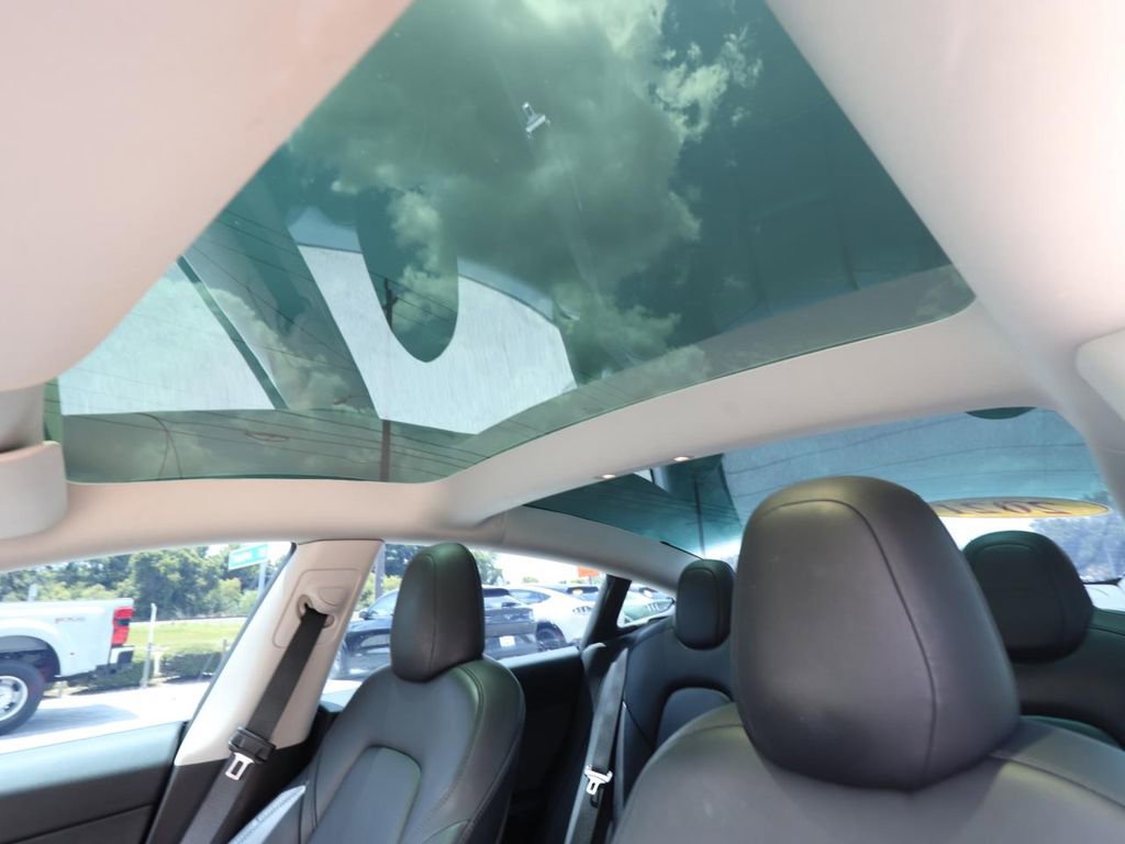 Used 2022 Tesla Model 3 Long Range AWD/4WD image 4