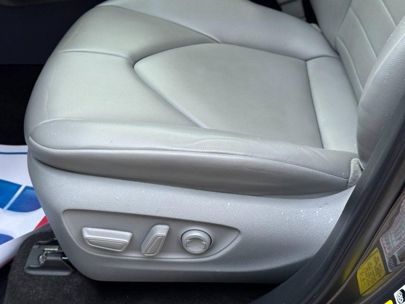 Used 2023 Toyota Highlander XLE image 28