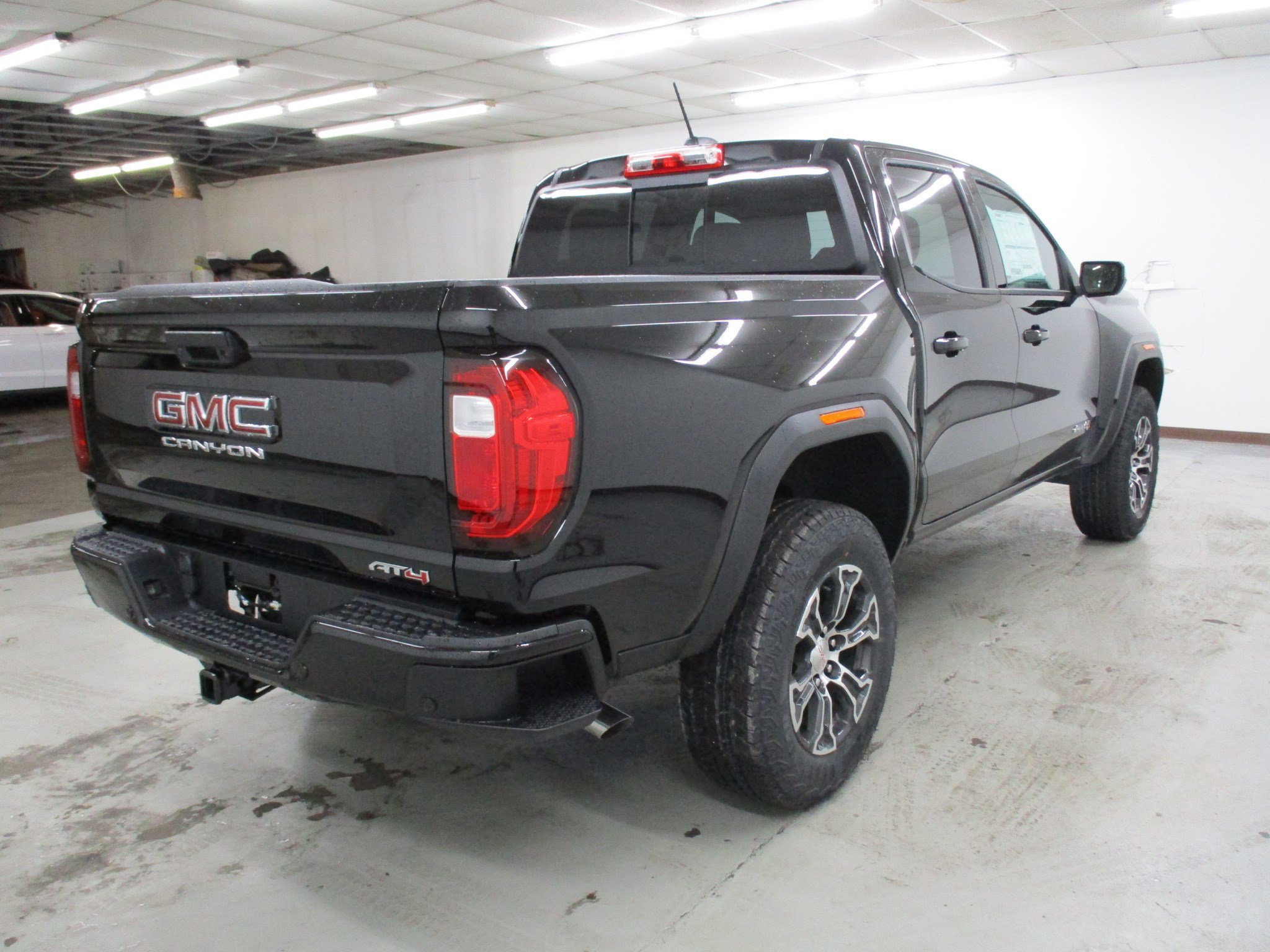 New 2025 GMC Canyon AT4 w/ AT4 Premium Package image 7
