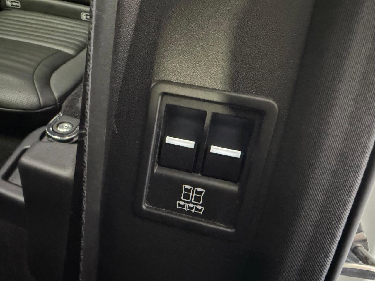 Used 2020 Land Rover Discovery HSE AWD/4WD image 23