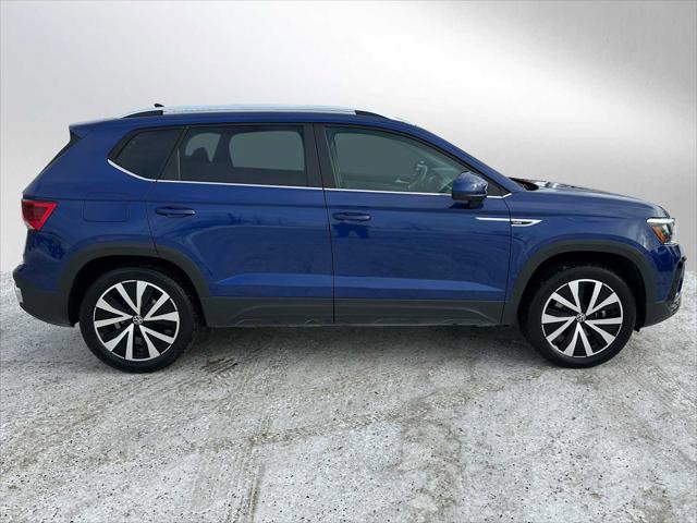 Used 2022 Volkswagen Taos SE image 2