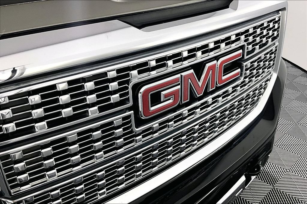 Used 2016 GMC Sierra 1500 Denali w/ Enhanced Driver Alert Package AWD/4WD image 30