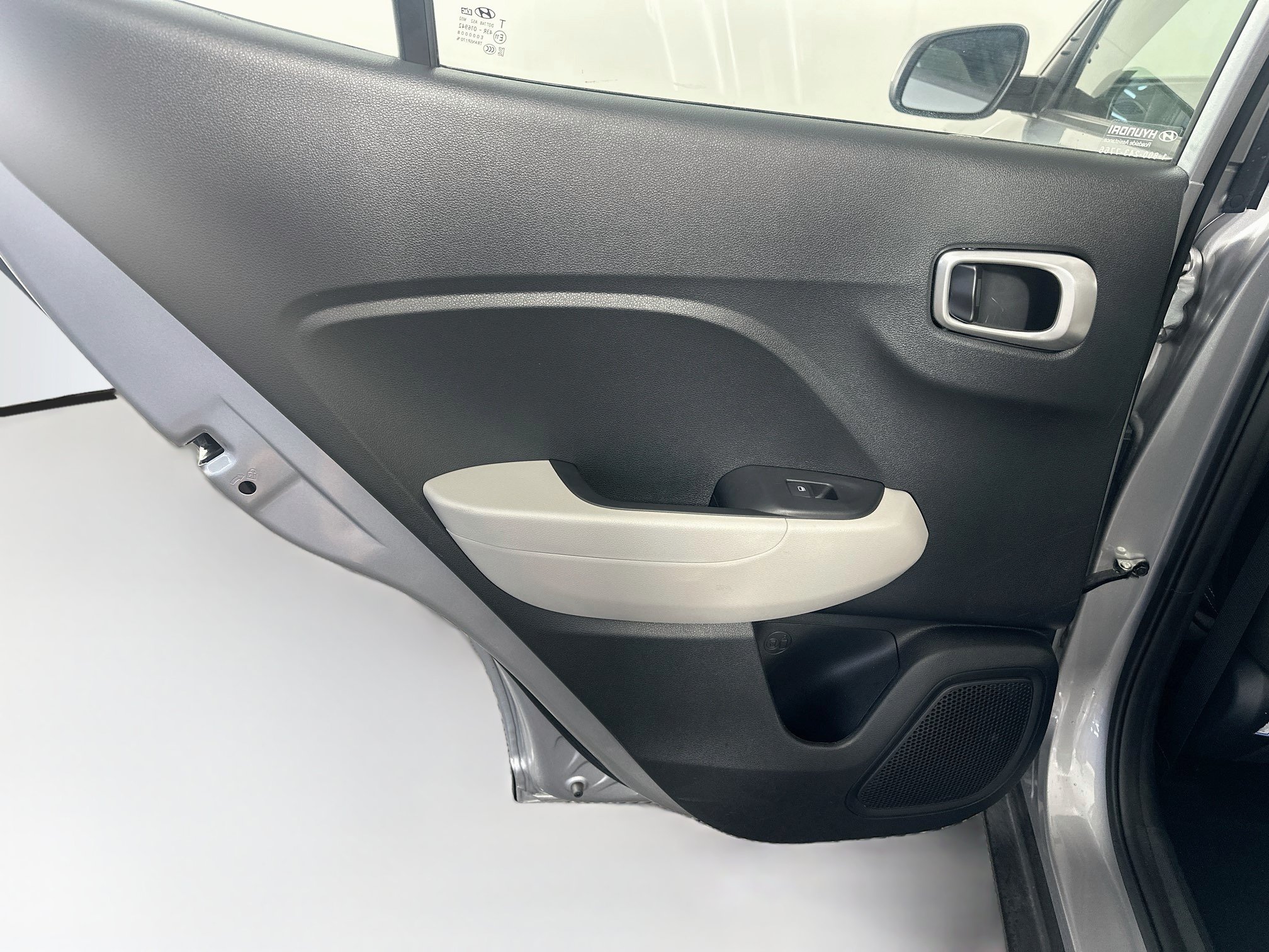 Used 2025 Hyundai Venue SEL FWD image 26