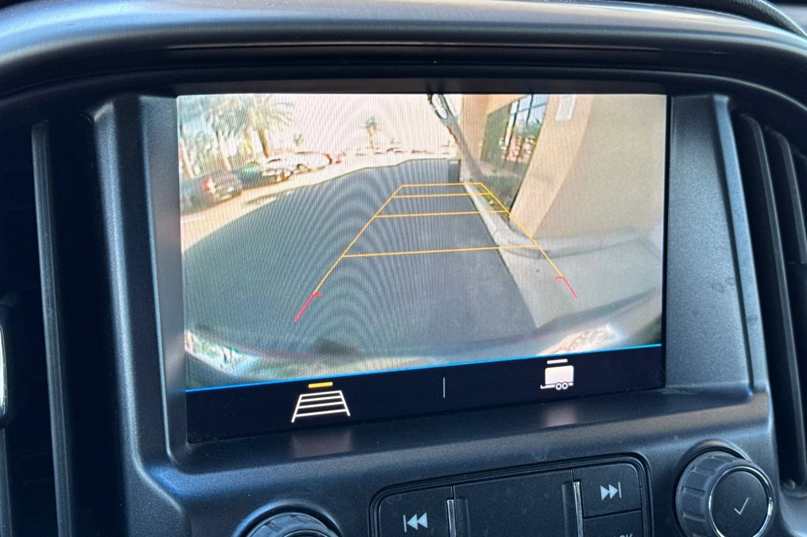 Certified 2022 GMC Canyon AT4 w/ Trailering Package AWD/4WD image 19