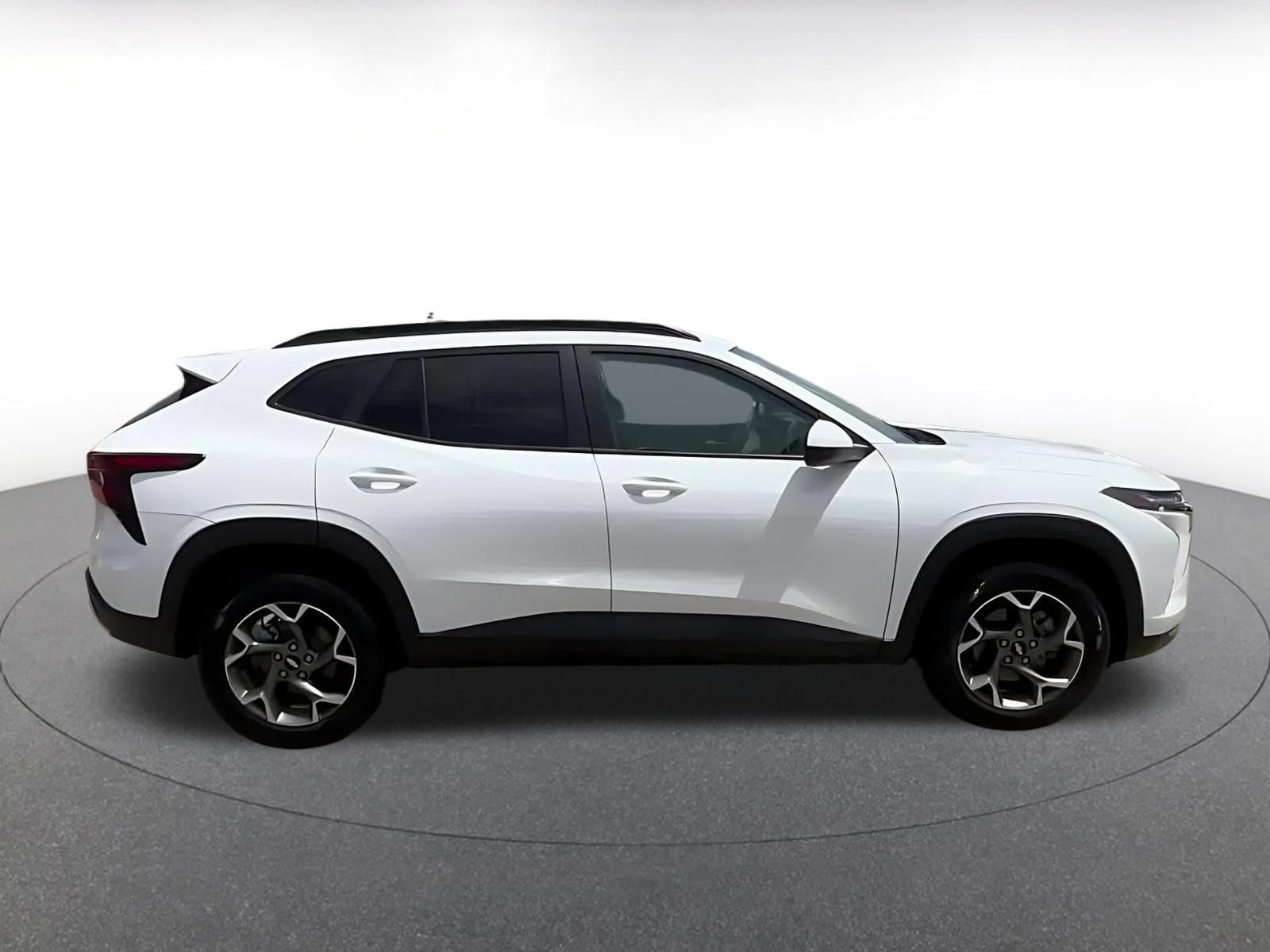 Used 2025 Chevrolet Trax LT FWD image 13