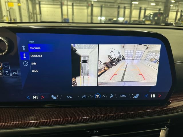 Used 2024 Chevrolet Traverse Z71 image 31