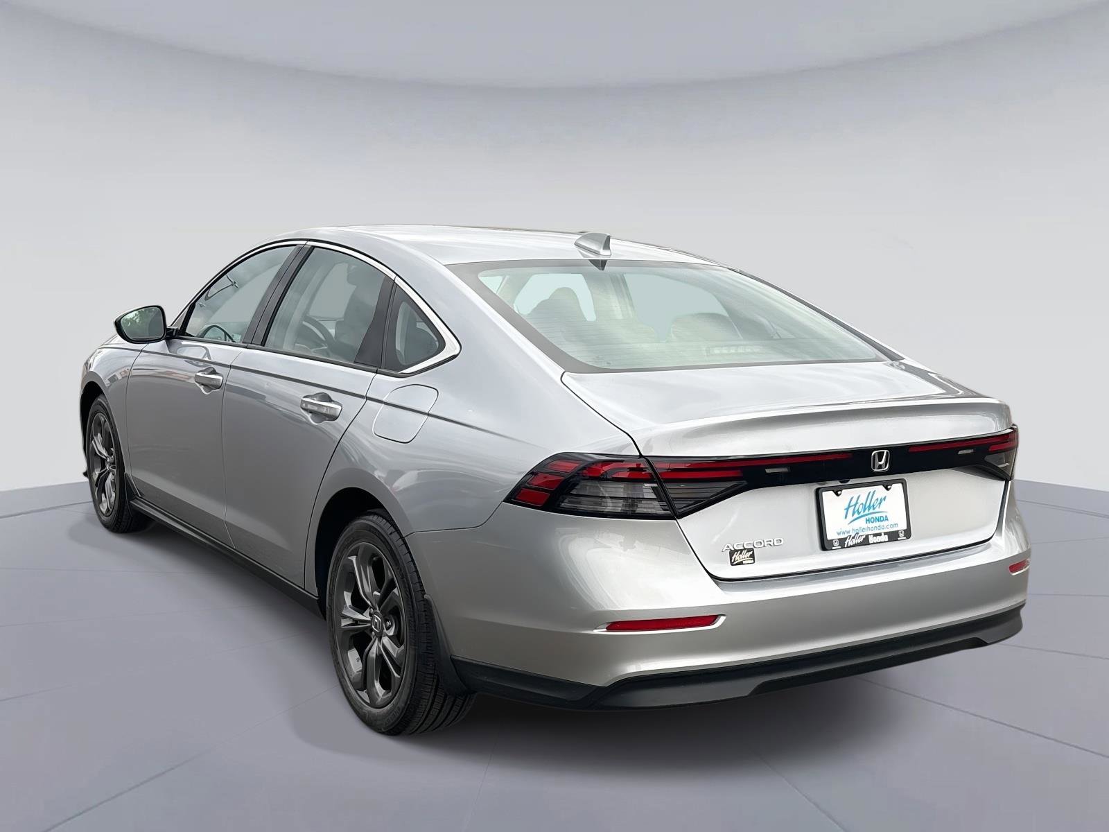 Used 2023 Honda Accord EX image 6