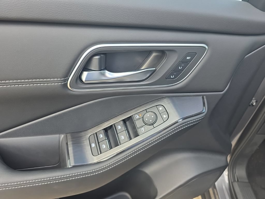 New 2026 Nissan Rogue Platinum AWD/4WD image 16
