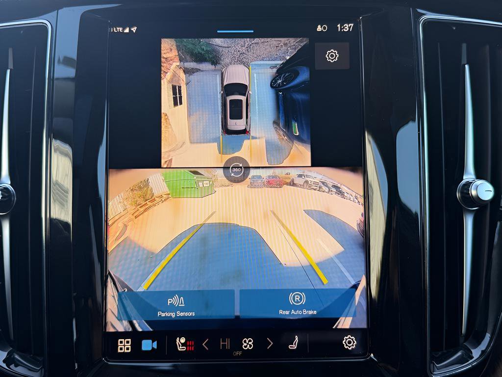 Used 2024 Volvo XC60 B5 Plus image 23