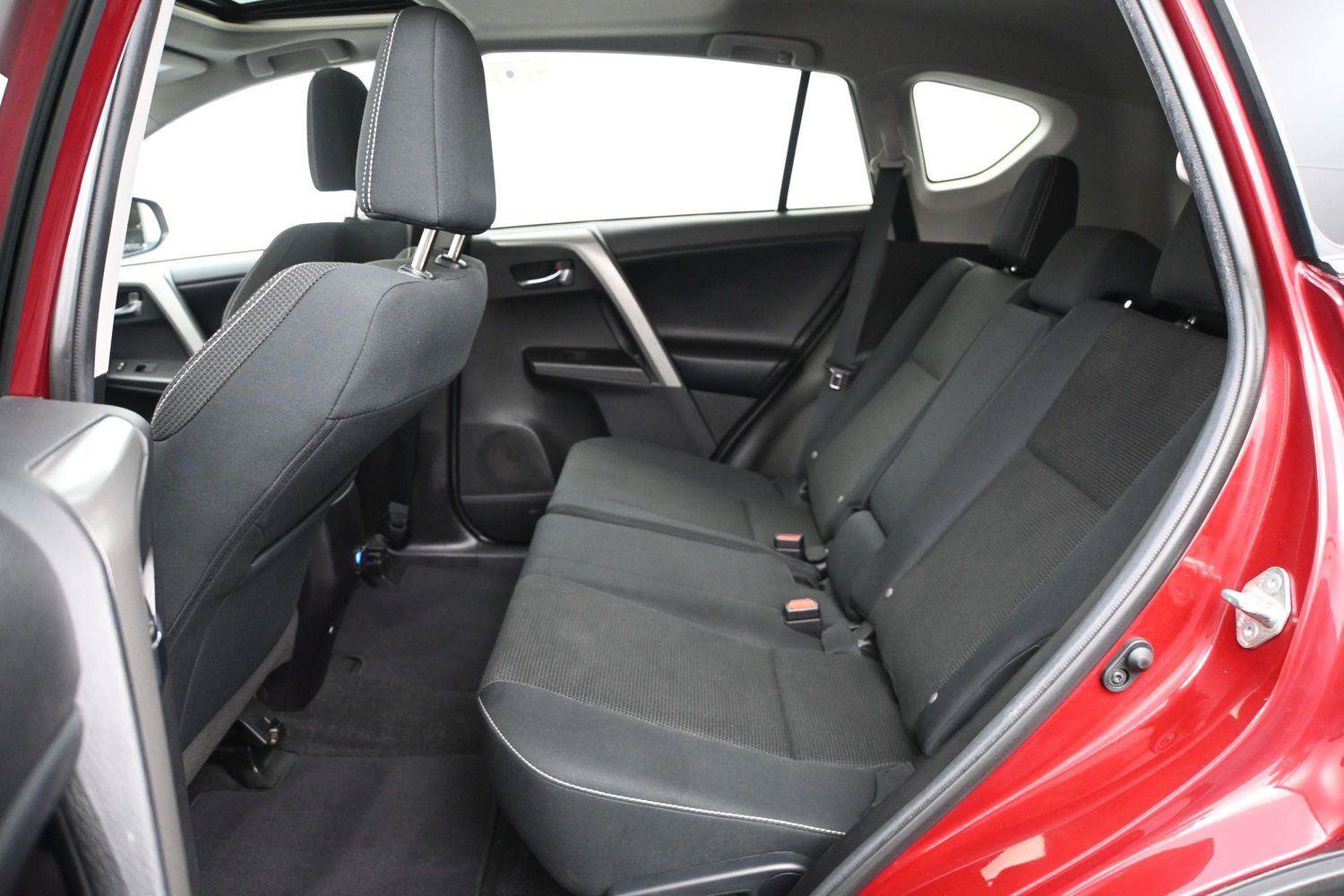 Used 2018 Toyota RAV4 XLE FWD image 7