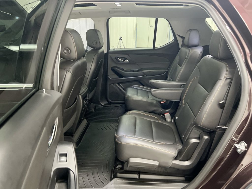 Used 2021 Chevrolet Traverse LT w/ LT Premium Package AWD/4WD image 24
