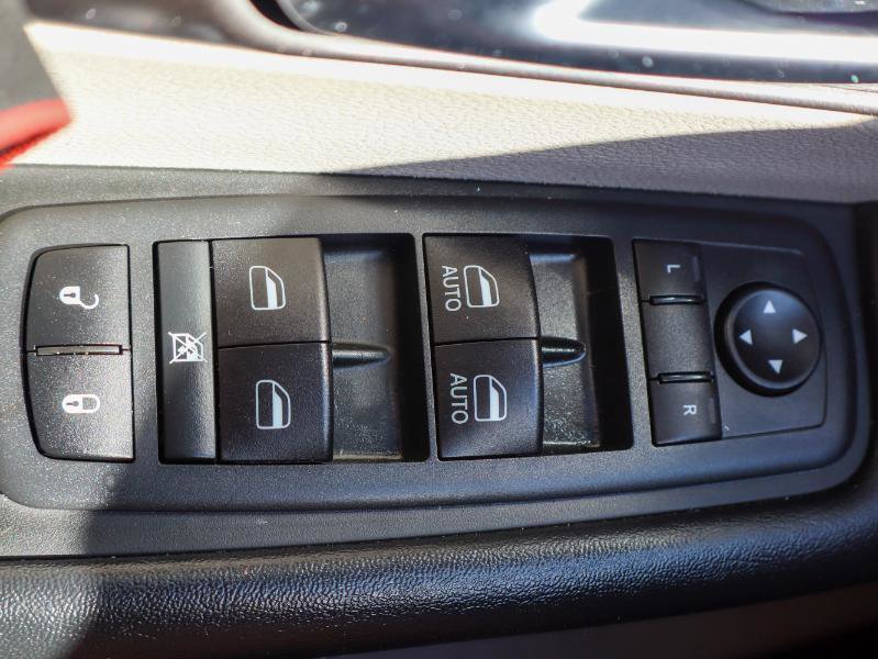 Used 2020 Chrysler Pacifica Touring w/ Cold Weather Group image 23