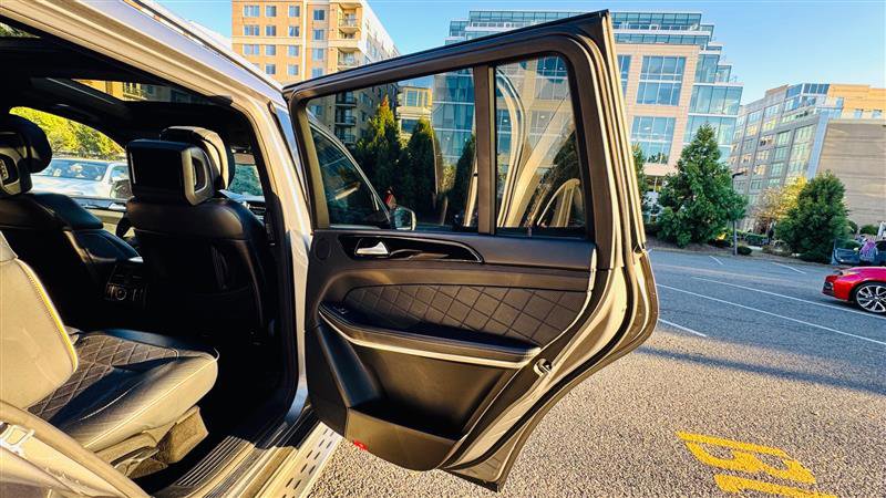 Used 2014 Mercedes-Benz GL 550 4MATIC image 23