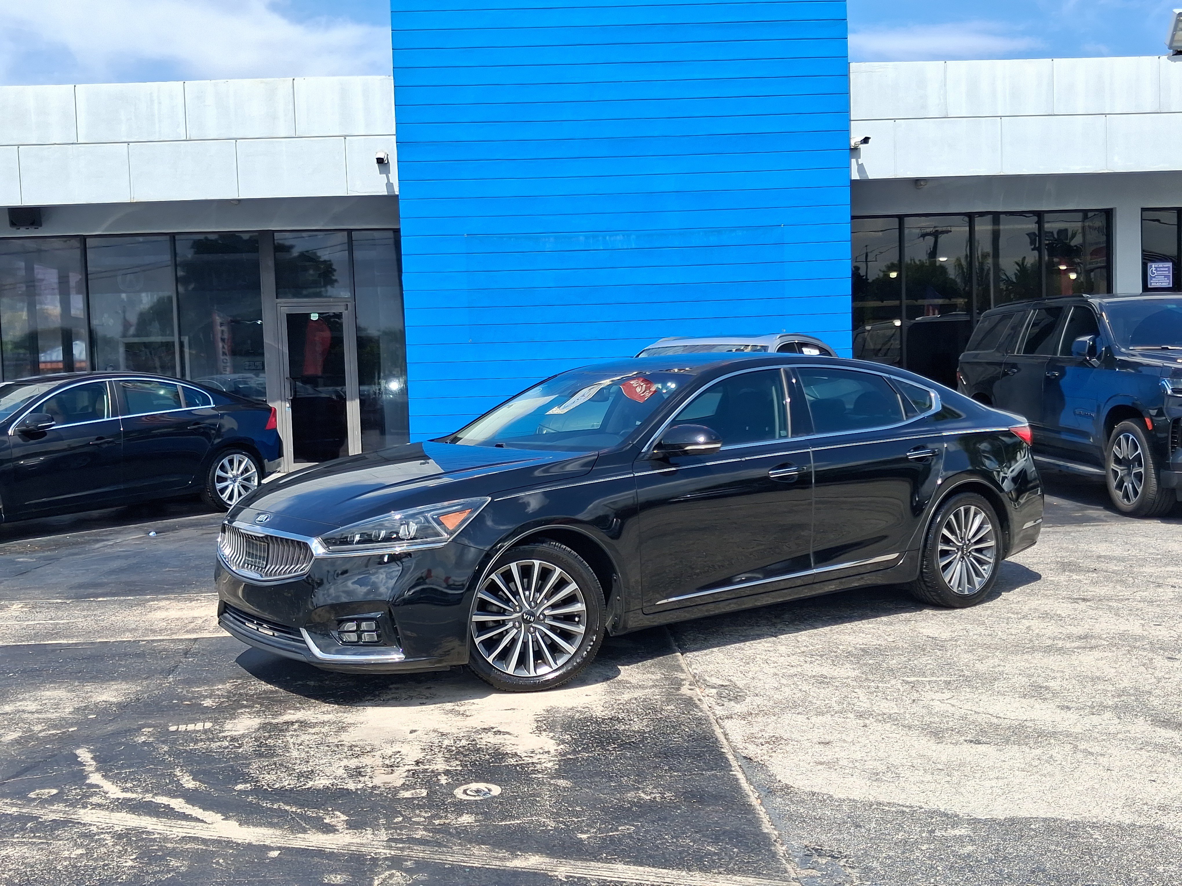 Used 2017 Kia Cadenza Technology FWD image 2