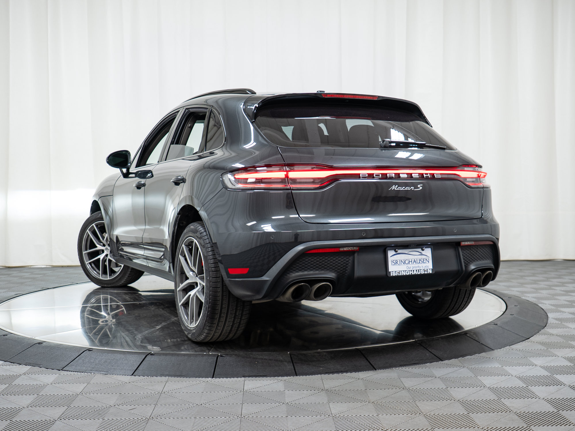 Certified 2022 Porsche Macan S AWD/4WD image 33