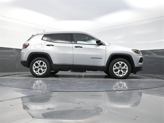 Used 2025 Jeep Compass Sport image 34