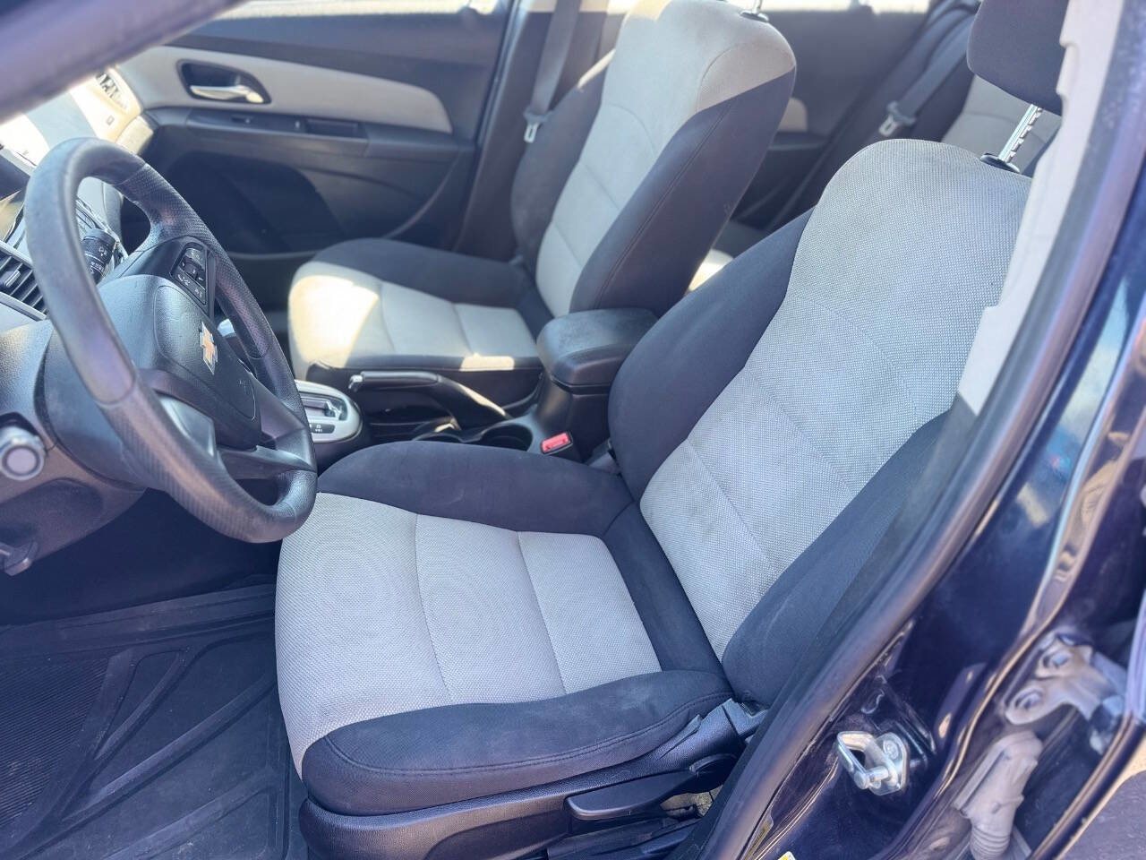 Used 2016 Chevrolet Cruze LS FWD image 9