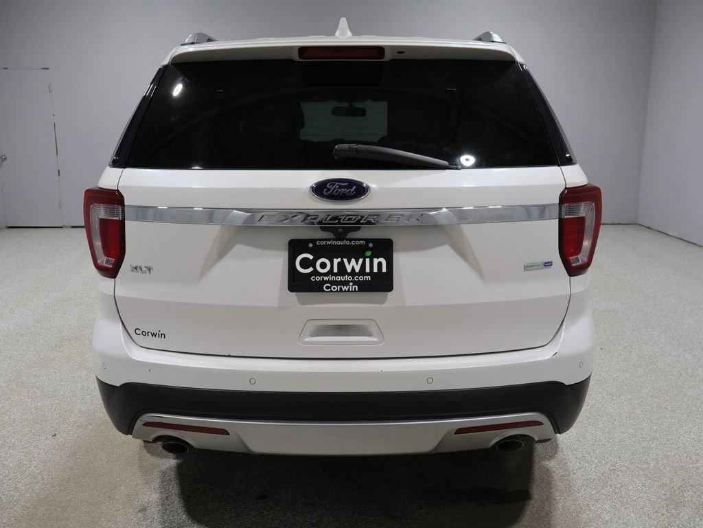 Used 2017 Ford Explorer XLT w/ Equipment Group 202A image 3