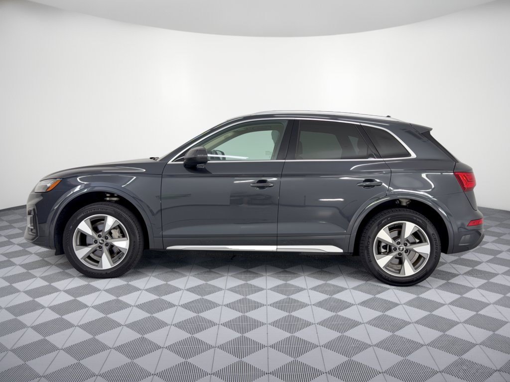 Used 2023 Audi Q5 2.0T Premium Plus w/ Premium Plus Package AWD/4WD image 2