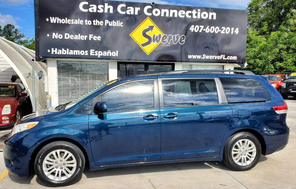 Used 2012 Toyota Sienna XLE FWD image 10