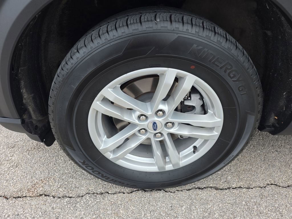 Used 2023 Ford Explorer XLT w/ Equipment Group 202A image 10