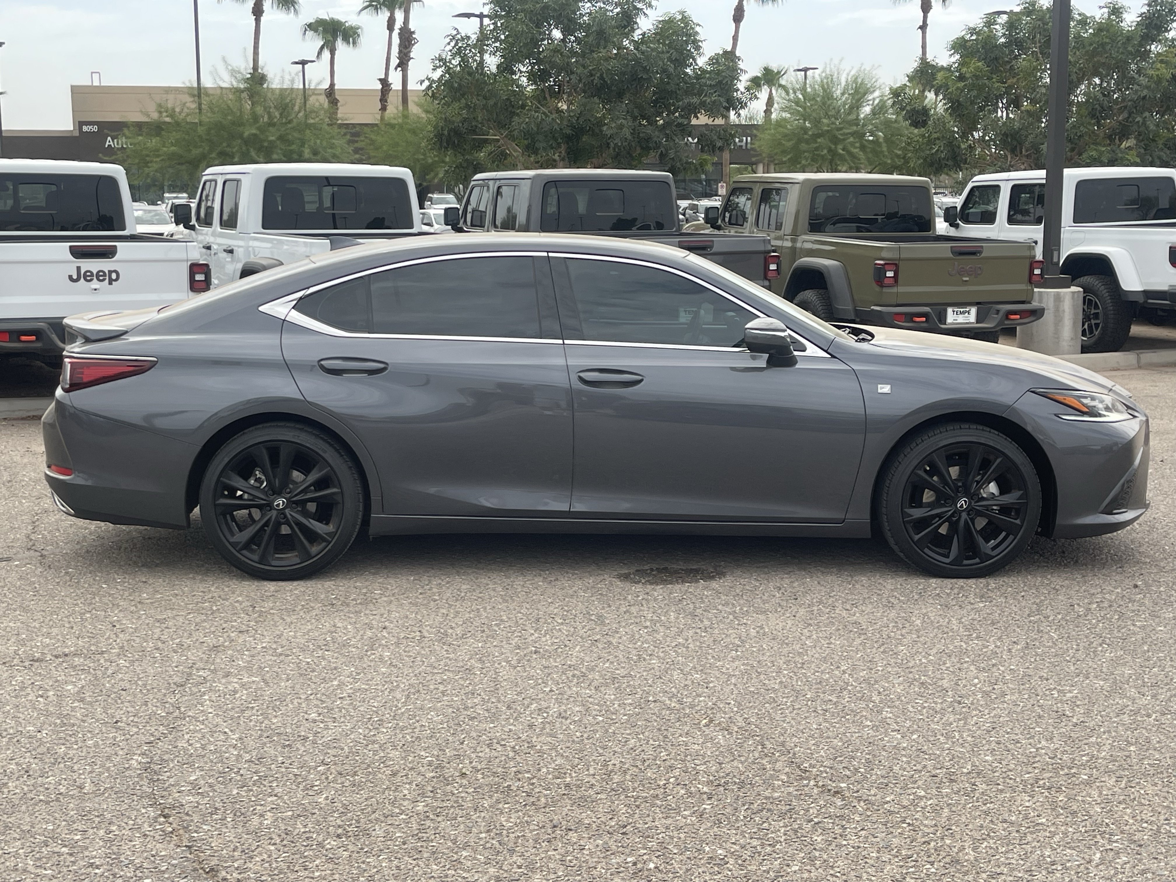 Used 2023 Lexus ES 350 F Sport w/ Accessory Package (Z2) FWD image 7
