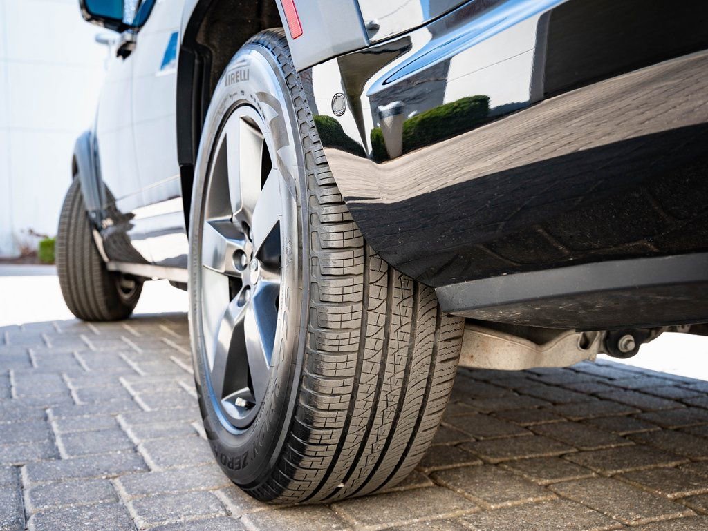 Used 2023 Land Rover Defender 130 X-Dynamic SE image 49