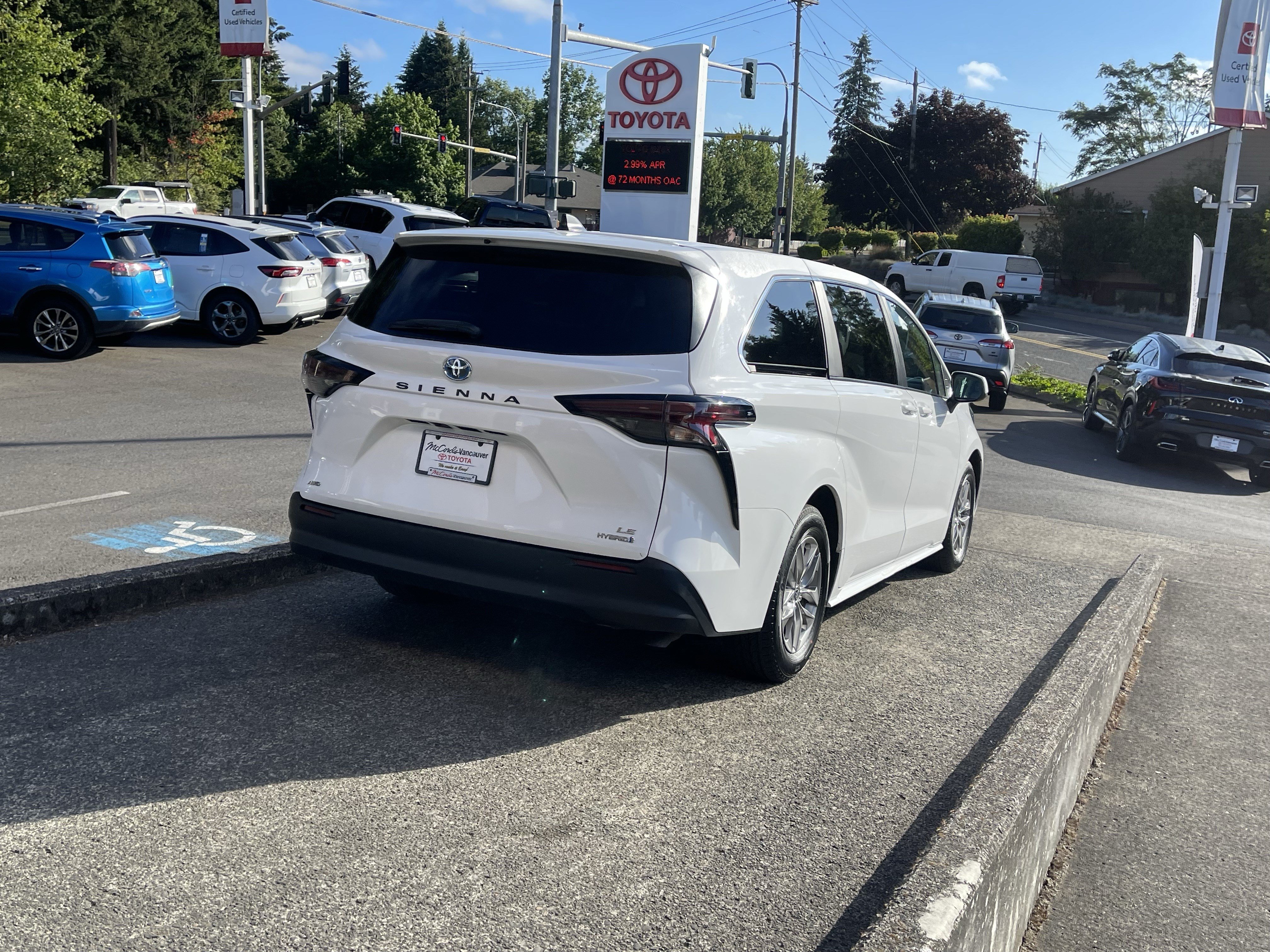 Certified 2024 Toyota Sienna LE AWD/4WD image 6