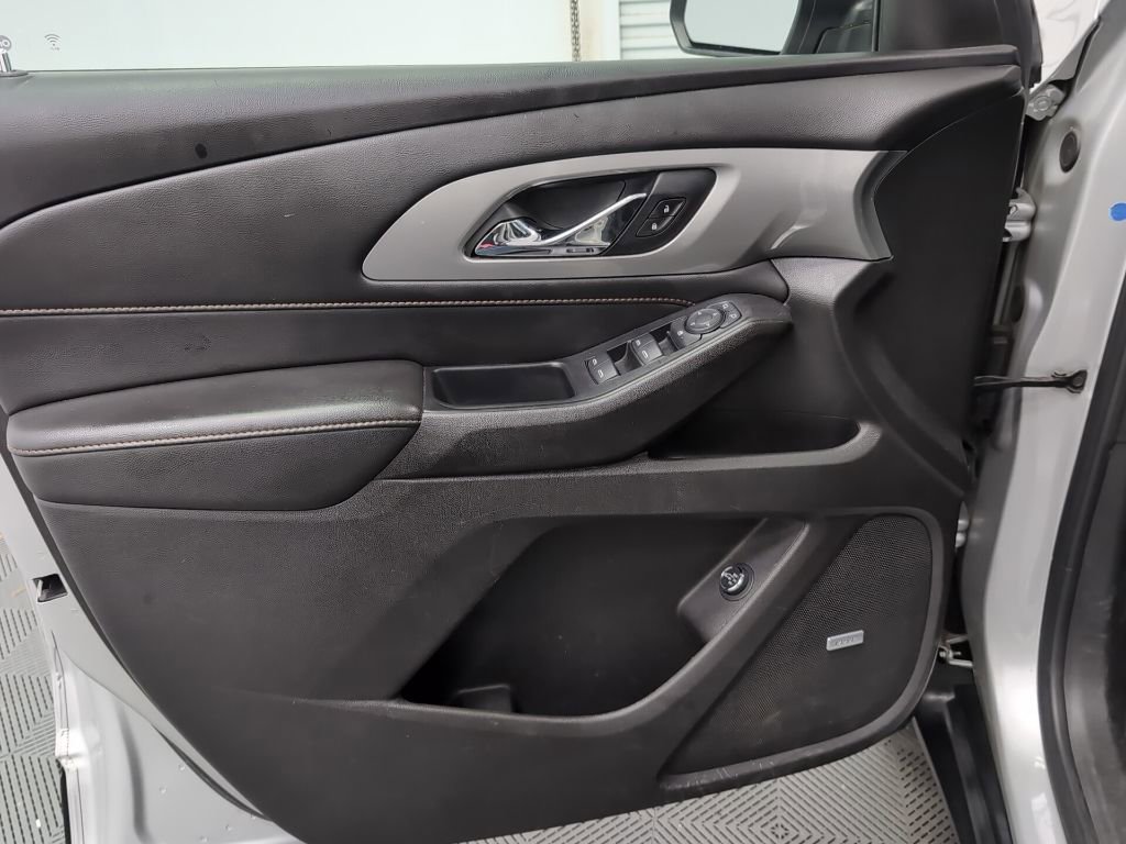 Used 2021 Chevrolet Traverse LT w/ LT Premium Package image 27