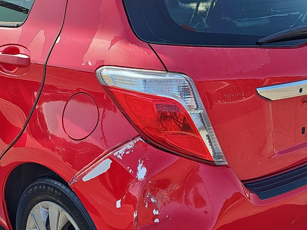 Used 2012 Toyota Yaris L image 32