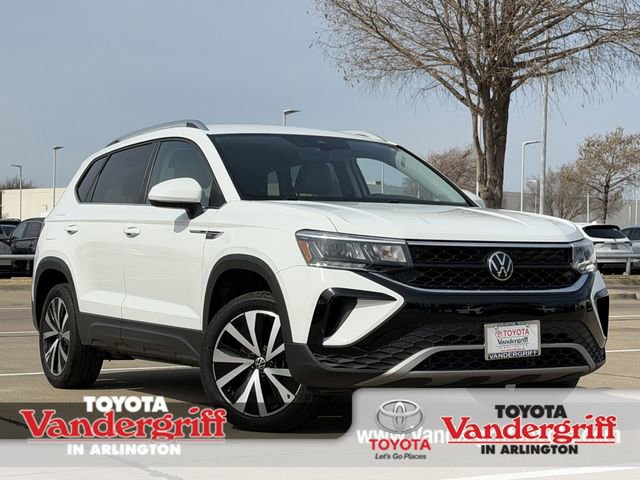 Used 2024 Volkswagen Taos SE image 1