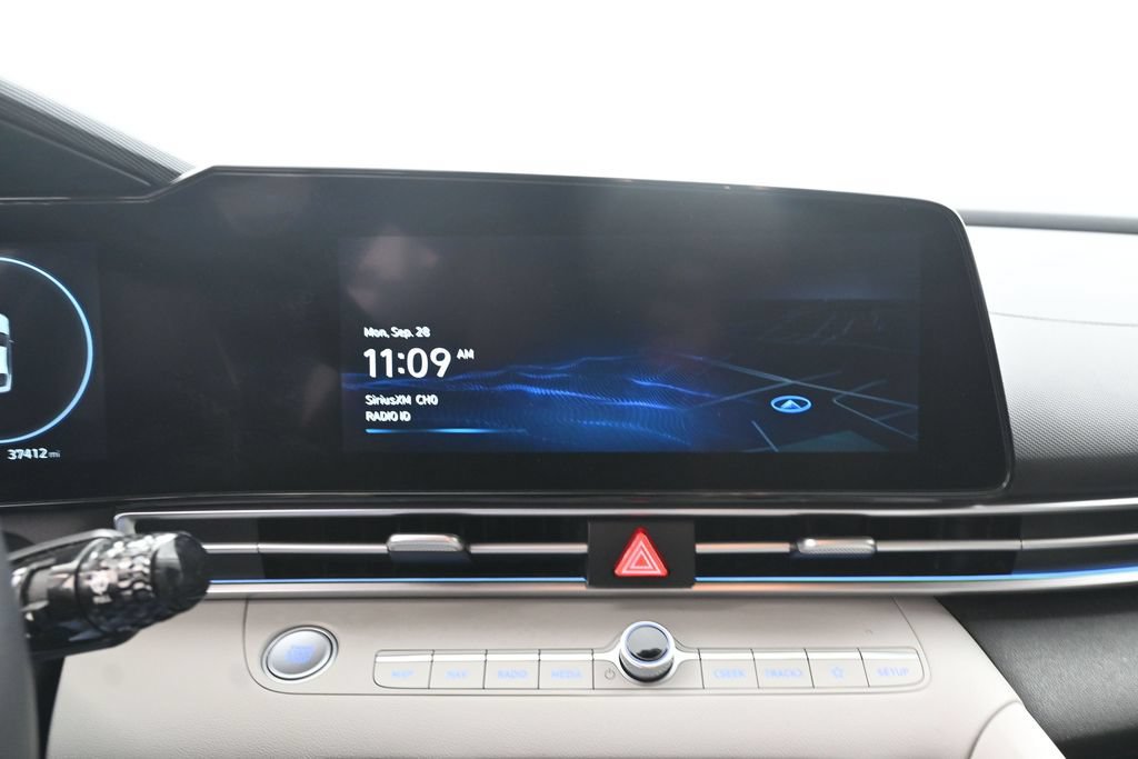 Used 2023 Hyundai Elantra Limited FWD image 12